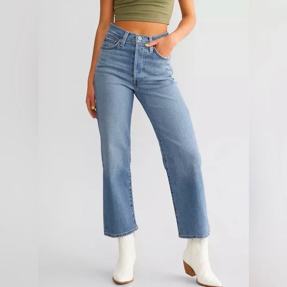 Levi’s Ribcage Straight Ankle Jean In Center Lane Light Wash Size W29 L27 - Picture 1 of 9